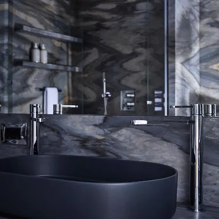 Palazzo Delle Pietre - Luxury מלון דירות 4*