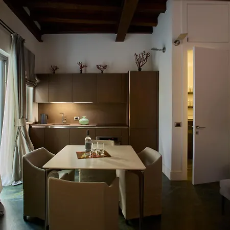 Apartahotel Palazzo Delle Pietre - Luxury Roma