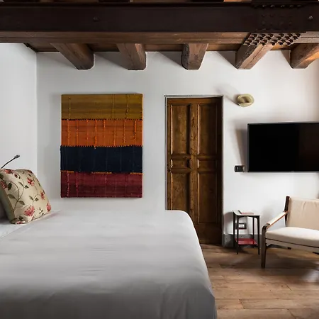 מלון דירות Palazzo Delle Pietre - Luxury רומא