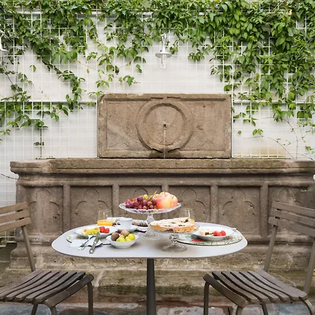 Palazzo Delle Pietre - Luxury מלון דירות 4*