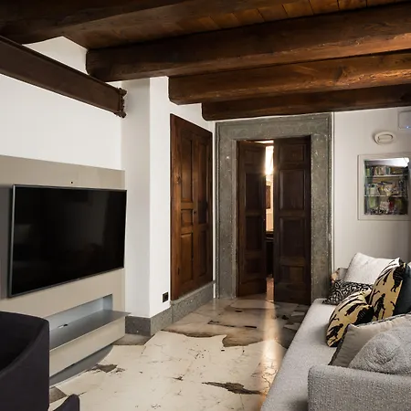 Palazzo Delle Pietre - Luxury מלון דירות 4*